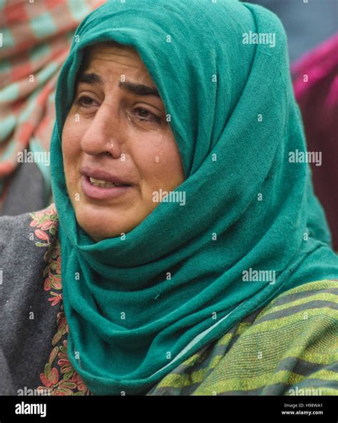 Srinagar Kashmir 20th November 2016 A Kashmiri Muslim Women Weeps