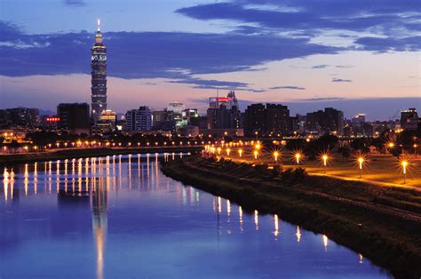 Download Majestic View of Xindian River in Taiwan Wallpaper ...