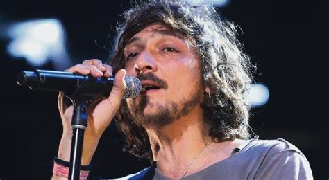 Irreconocible Sorprendió León Larregui con radical cambio de look