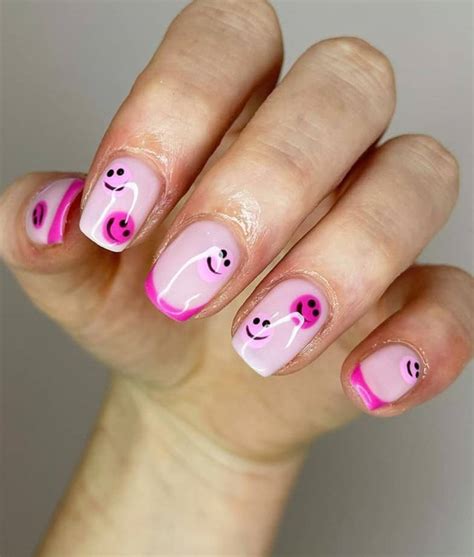 9 Fun Smiley Face Nails You Could Have Today Emerlyn Closet