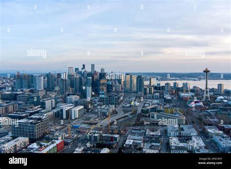 Seattle, Washington and Mount Rainier at sunset Stock Photo - Alamy