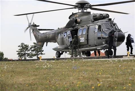 Italian Carabinieri And Czech Military Police Conduct Hot Load Training With KFOR Aviation
