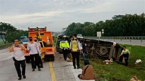 Kecelakaan Maut Di Tol Cipali 4 Orang Penumpang Mikrobus Tewas