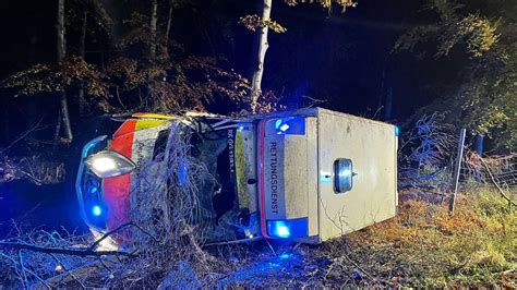 Brand In M Rfelden Walldorf Rettungswagen Verungl Ckt Auf Dem Weg Zum