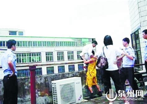 男子欲火烧巡逻车 派出所内威胁“自杀给你看” 泉州民生 东南网泉州频道