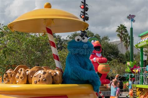 Cookie Monster in Sesame Street Party Parade at Seaworld 5 Editorial ...