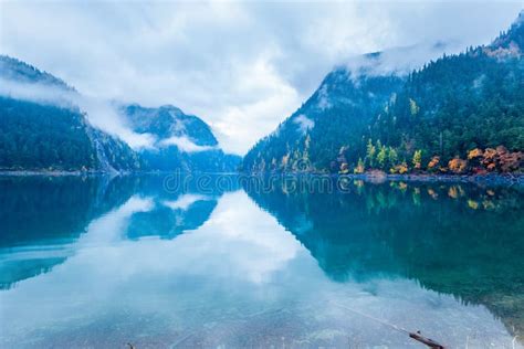 Long Lake Of Jiuzhaigou In Autumn Stock Image - Image of trees, natural ...