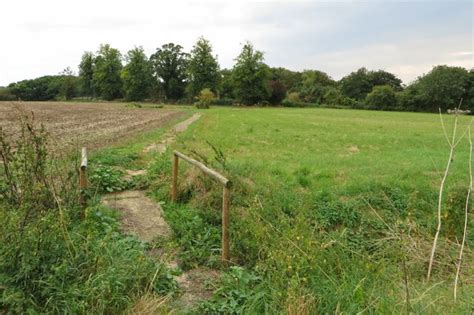 Footpath To The Church Philip Jeffrey Cc By Sa Geograph