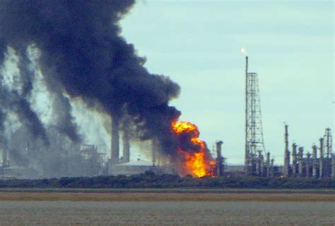 Wv Oil Refinery Fire at Donna Mang blog