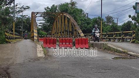 Jembatan Plengkung Bendorejo Trenggalek Diperbaiki Hanya Roda Dua Yang