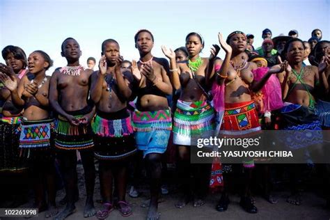 This Photo Taken On June 20 2010 Shows An Unmarried Zulu Girl Nachrichtenfoto Getty Images