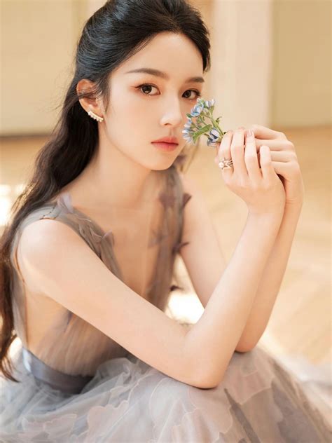 Khung H Nh Hot Nh T Cbiz L C N Y Ch L Nhi T Ba Ch U D T N Lam T O N N B A Ti C Visual