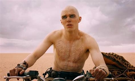 Jumpercast Nicholas Hoult Fala Sobre Nux Em Mad Max Estrada Da F Ria