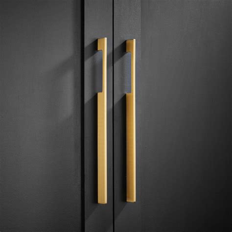 Solid Brass Gold Door And Drawer Pull Handles In 2020 Drawer Pulls