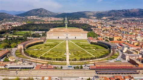 Palazzo Reale Di Caserta ItalieOnline