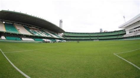 Jantar No Gramado Do Couto Pereira Vai Celebrar Dia Mundial Do Orgulho