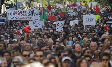 Milhares De Manifestantes Protestam Em Portugal Contra Medidas De