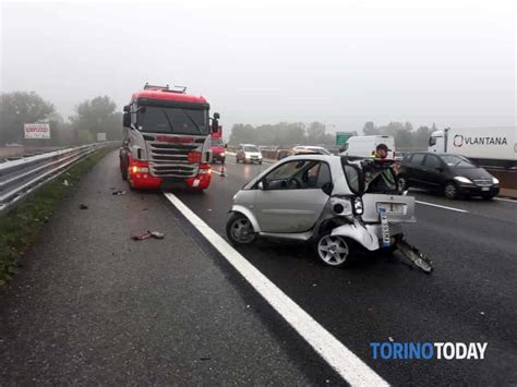 Incidente In Tangenziale A Rivalta Di Torino Auto Contro Tir Ferita