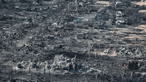 The remains of Marinka, Ukraine : r/interestingasfuck