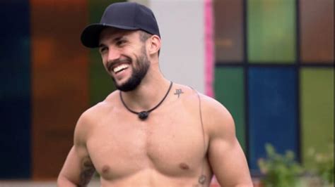 Bbb Selecionamos Fotos Do Arthur Sem Motivo E Sem Camisa Tv