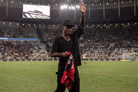 Vinícius Júnior fala sobre seu retorno ao Flamengo