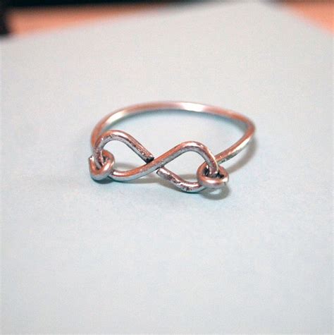 10 DIY Wire Rings You Can Wear To A New Year's Eve Party