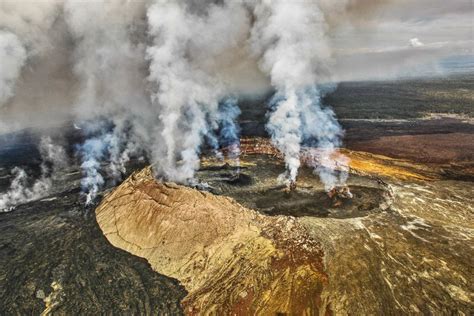 Hilo: Hawaii Volcanoes National Park and Waterfalls Flight | GetYourGuide