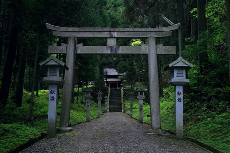 六ヶ月 神社のある風景