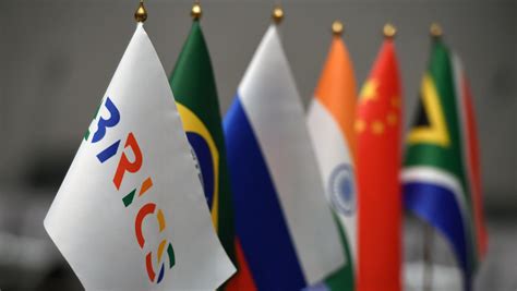 China insta a aumentar cooperación de los BRICS con otros países de