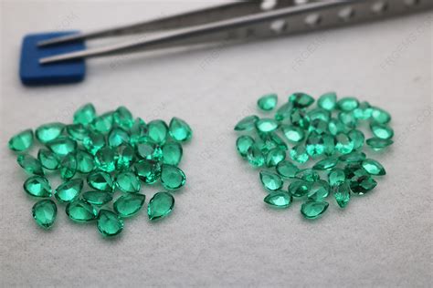 Nano Crystal Emerald Green Light Color 114 Pear Shape Faceted 6x4mm