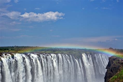 Victoria-Falls-NP-Zimbabwe-Rainbow