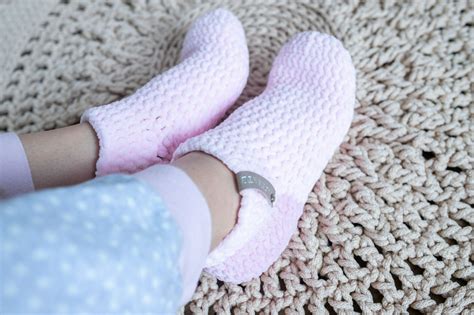 Вяжем уютные носки крючком из плюшевой пряжи — Блог LaVita Yarn