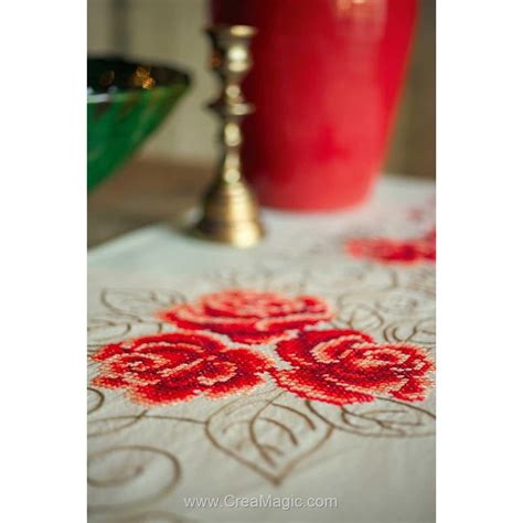 Chemin De Table En Kit Arabesque Rubis De Roses En Broderie