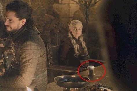 Game Of Thrones S08e04 Mais Qui A Oublié Son Starbucks Sur Scène