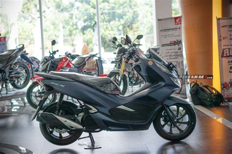 Bertemu Honda PCX Warna Biru Doff Keren Juga Pertamax7 Blog