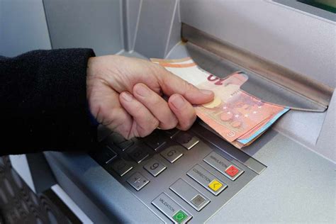 Da Oggi Il Prelievo Al Bancomat Senza Carta Poste Italiane Sorprende