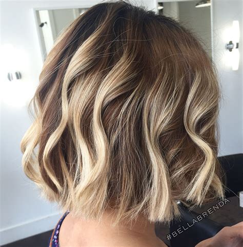 Short blunt Bob blonde ombré blonde balayage beachy waves