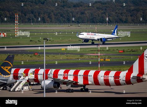 Flughafen D Sseldorf Anadolujet Flieger Bei Der Landung Condor Boeing