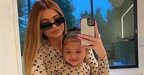 Stormi La Hija De Kylie Jenner Reaparece Con Un Hermoso Outfit Y