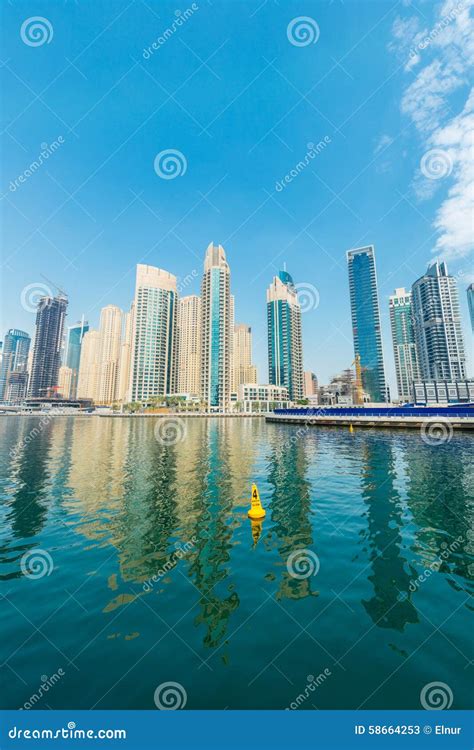 Dubaj Sierpie Dubaj Marina Okr G Dalej Zdj Cie Stock