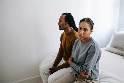 10 Signs He’s Losing Interest PLUS What To Do About It
