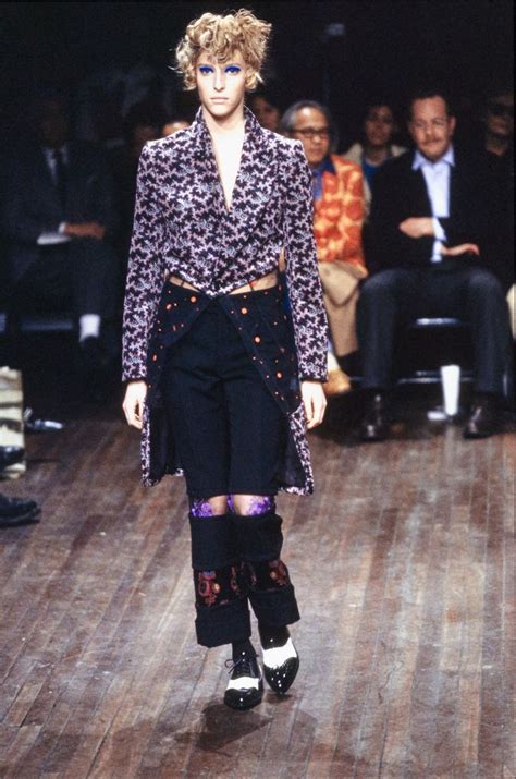 Comme des Garçons Fall 2001 Ready to Wear Fashion Show Fashion Ready