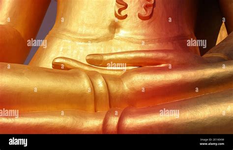 Foto Hintergrund Element der goldenen Buddha Skulptur Hände Beispiel