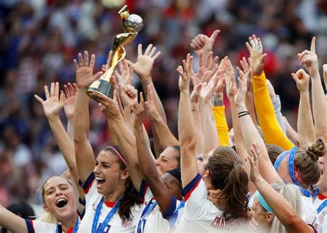 U S Wins 4th World Cup Title 2nd In A Row Beats Dutch 2 0 Pbs News