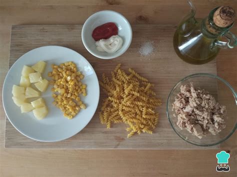 Ensalada de pasta con piña y atún Fácil