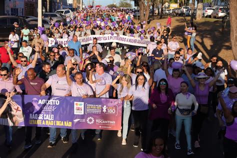 Caminhada Agosto Lilás reúne centenas nas ruas de Araguaína pelo fim da