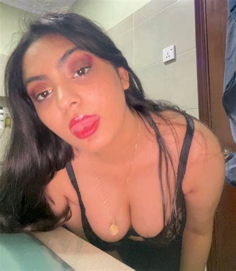 Horny Desi Bhabhi With Beautiful Big Boobs Indian Nude Girls