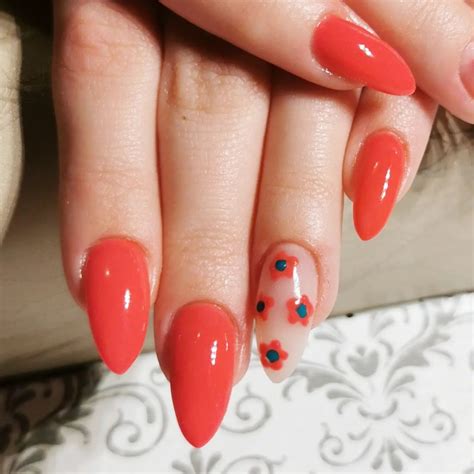 23+ Stunning Coral Nails With Design (2024) - DrExplains