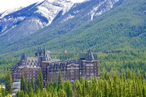 20 Most Famous Buildings in Canada - Archeetect