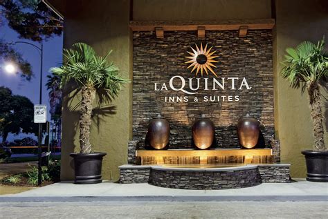 La Quinta Inn & Suites by Wyndham San Jose Airport | San Jose, CA Hotels